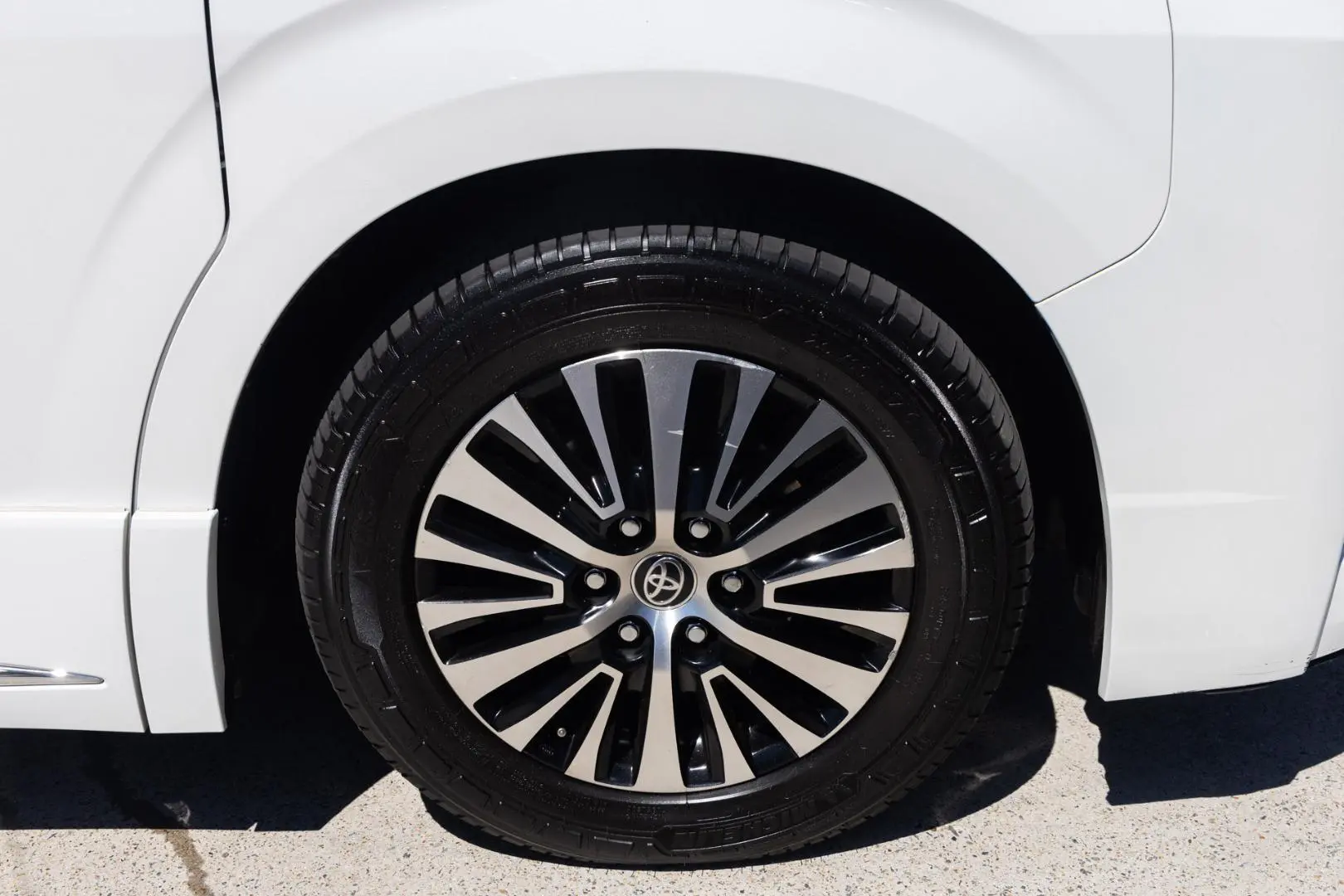 2023 Toyota Granvia Gallery Image 20