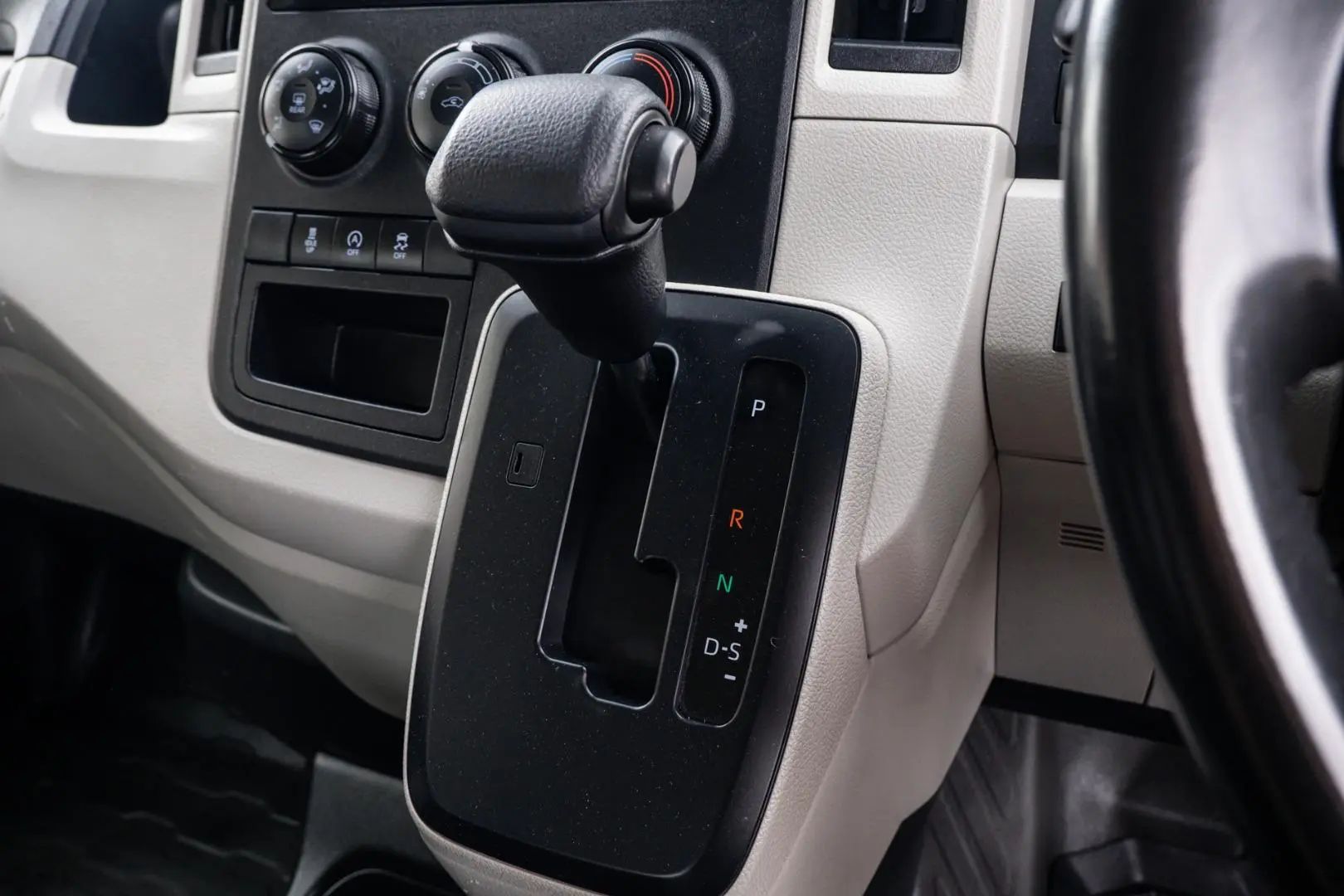 2022 Toyota Hiace Gallery Image 14