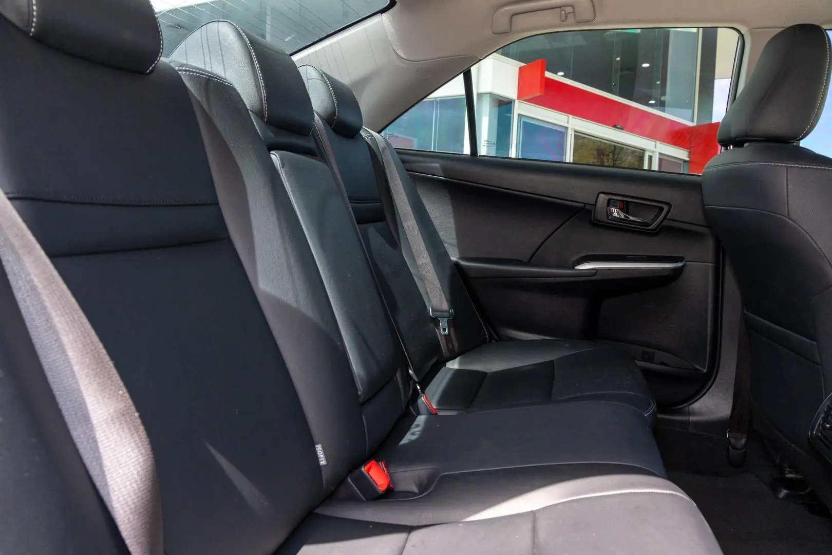 2016 Toyota Camry Gallery Image 9