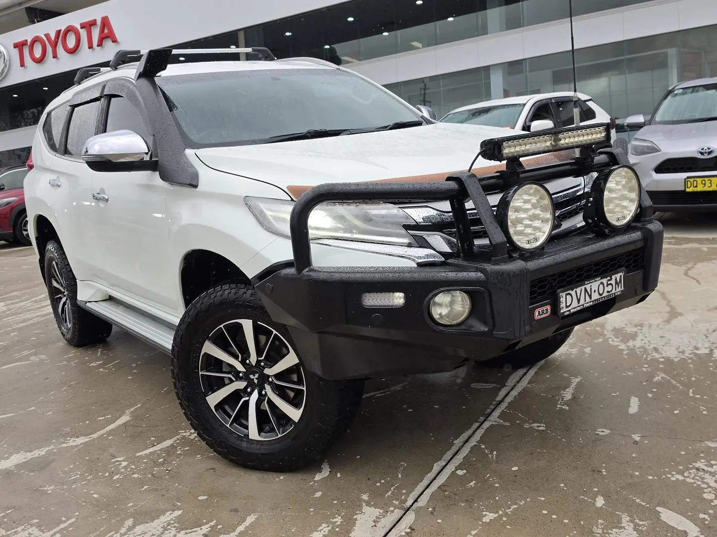 2017 Mitsubishi Pajero Sport Image