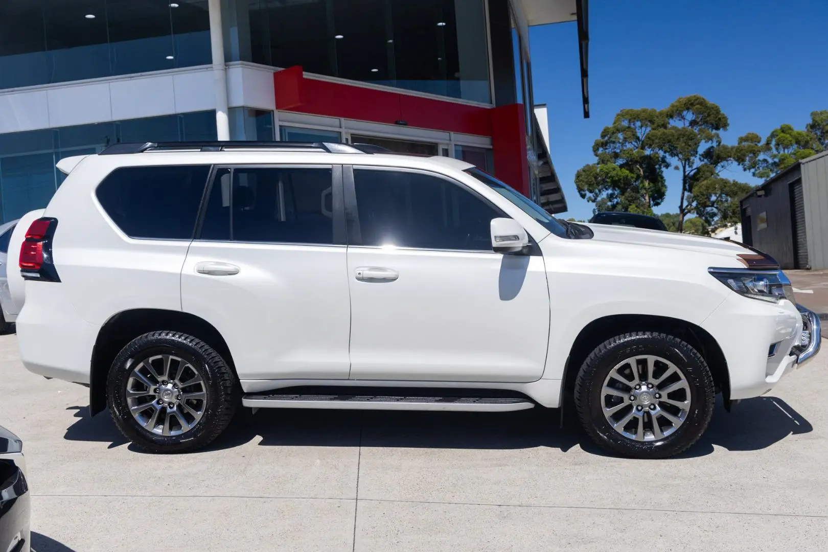 2018 Toyota Landcruiser Prado Gallery Image 3