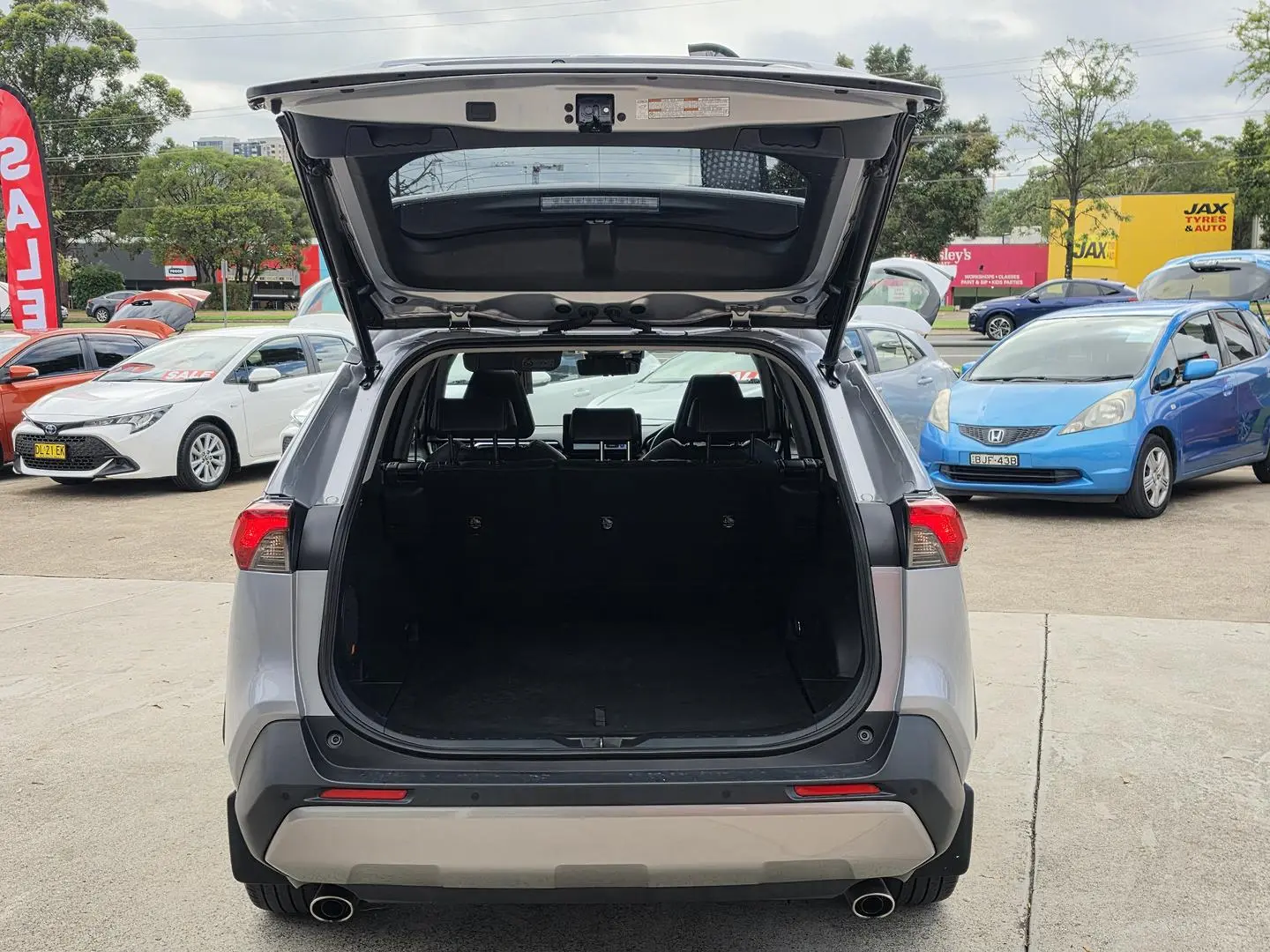 2023 Toyota RAV4 Gallery Image 10