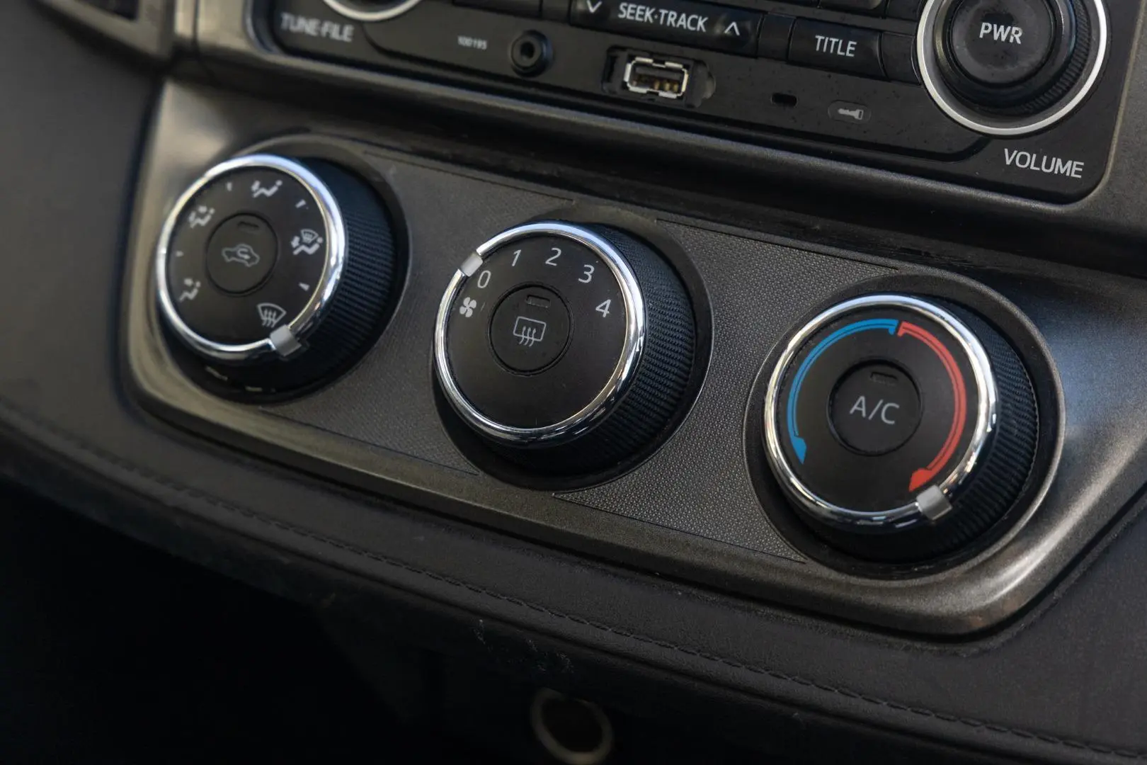 2013 Toyota RAV4 Gallery Image 15