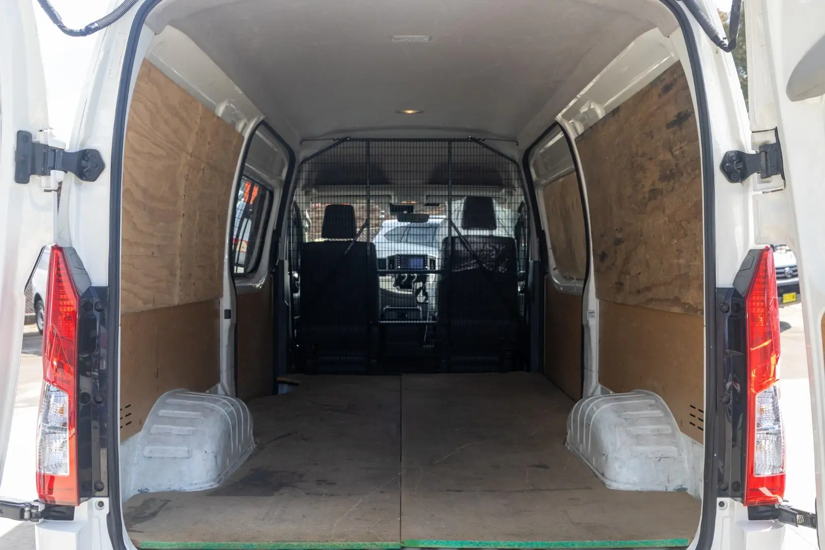 2022 Toyota Hiace Gallery Image 20