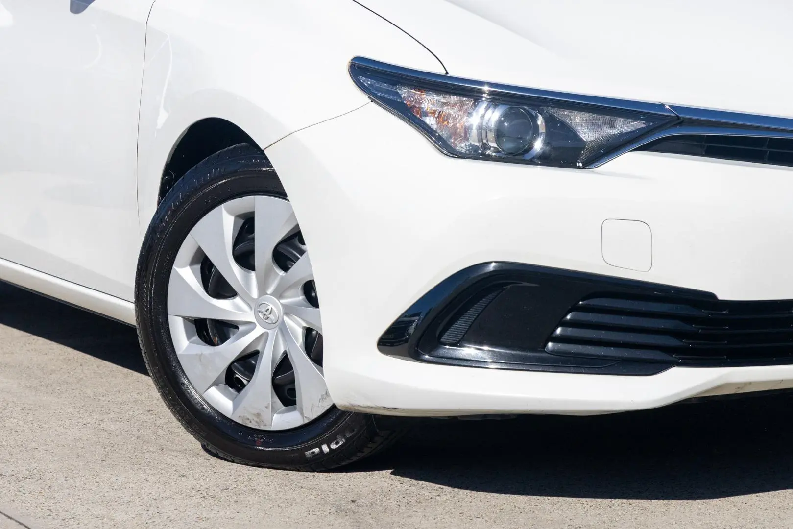2017 Toyota Corolla Gallery Image 6