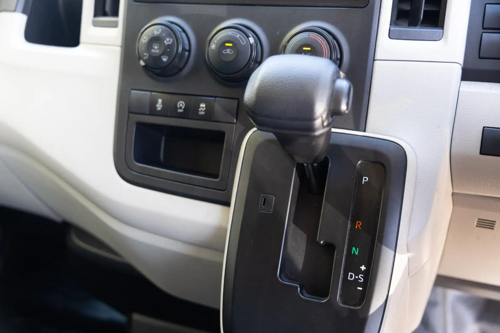 2020 Toyota Hiace Gallery Image 10