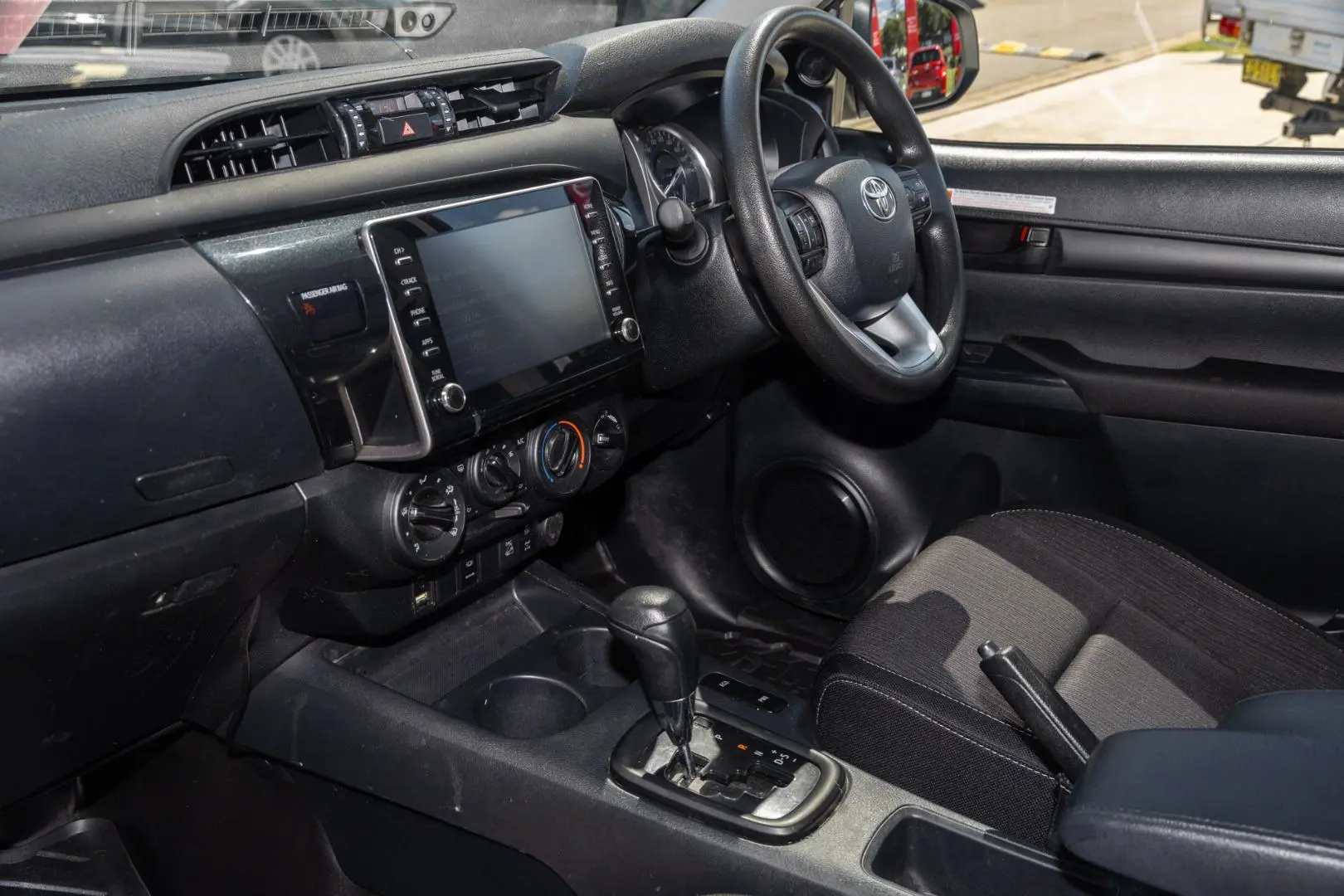 2022 Toyota Hilux Gallery Image 8