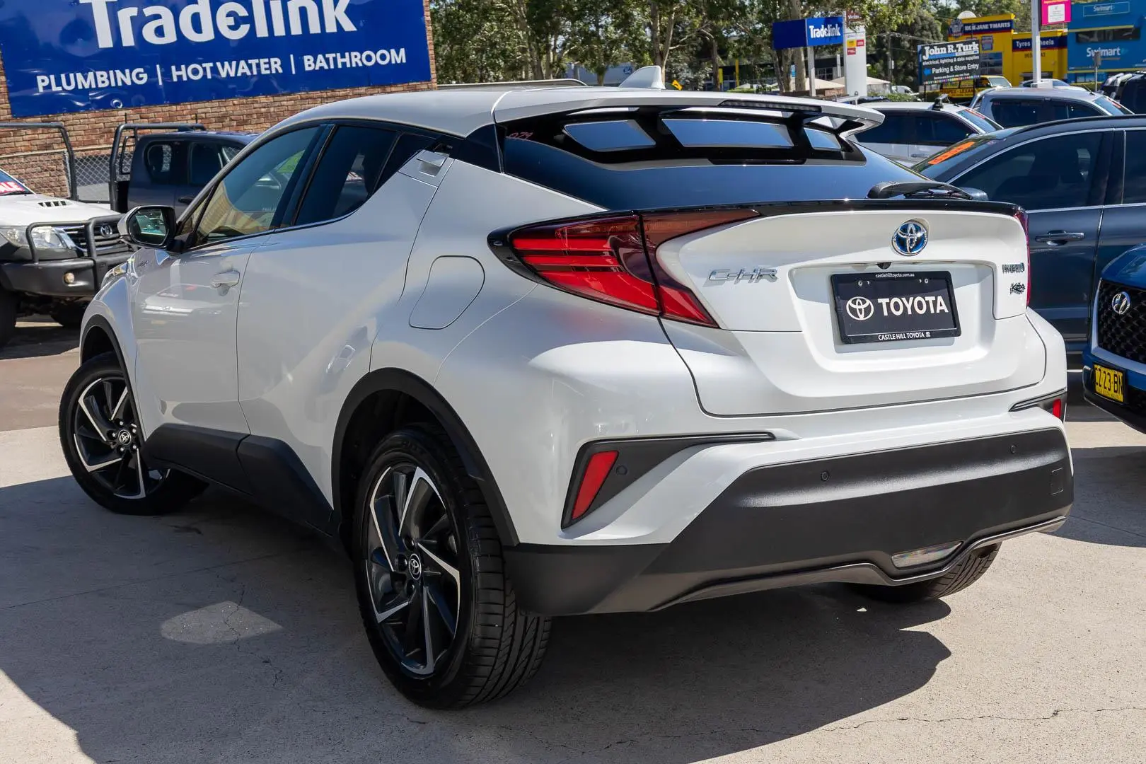 2023 Toyota C-HR Gallery Image 2