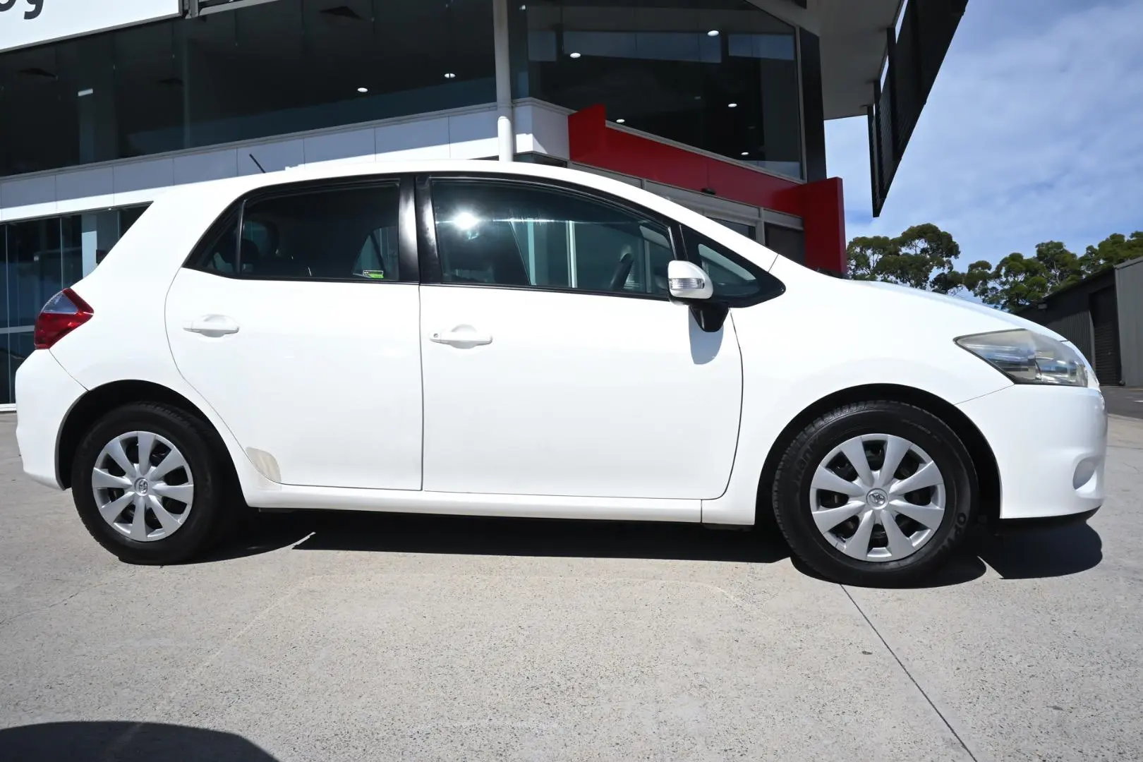 2010 Toyota Corolla Gallery Image 3