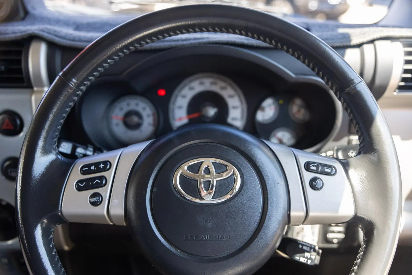 2015 Toyota FJ Cruiser Gallery Image 14