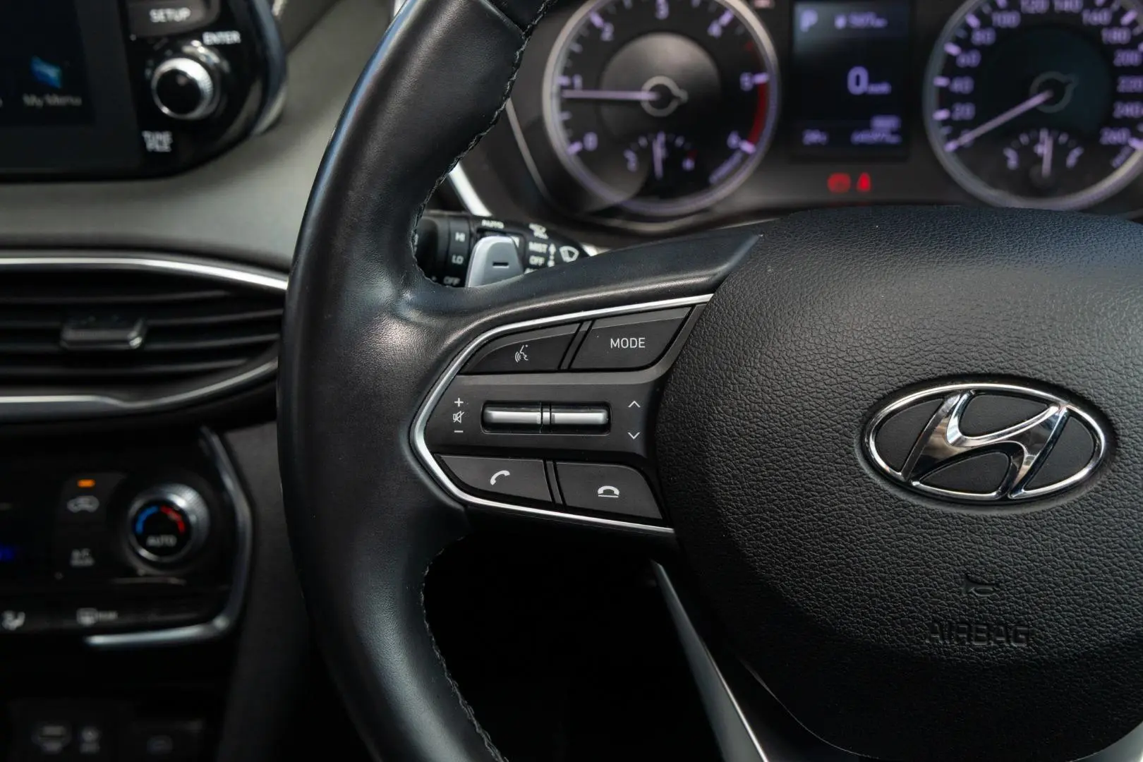 2020 Hyundai Santa Fe Gallery Image 11