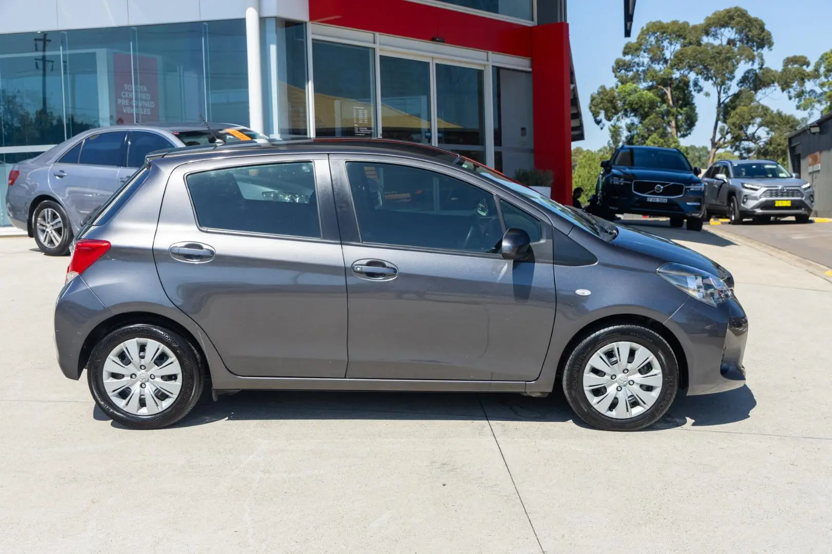 2014 Toyota Yaris Gallery Image 3