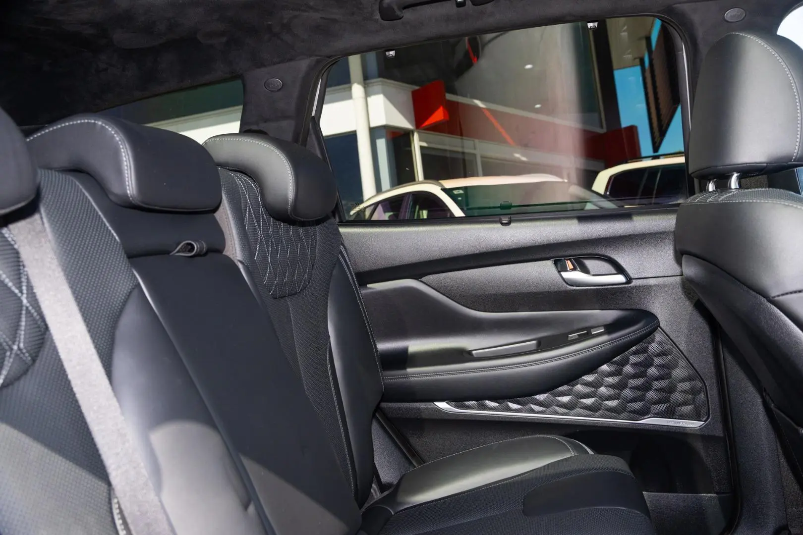 2022 Hyundai Santa Fe Gallery Image 9