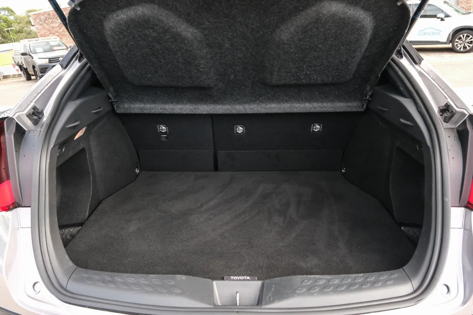 2021 Toyota C-HR Gallery Image 18