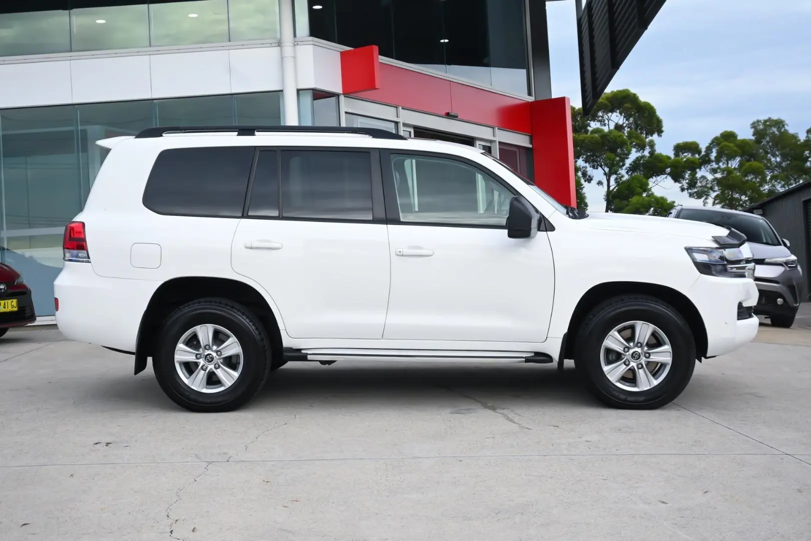 2016 Toyota Landcruiser Gallery Image 3