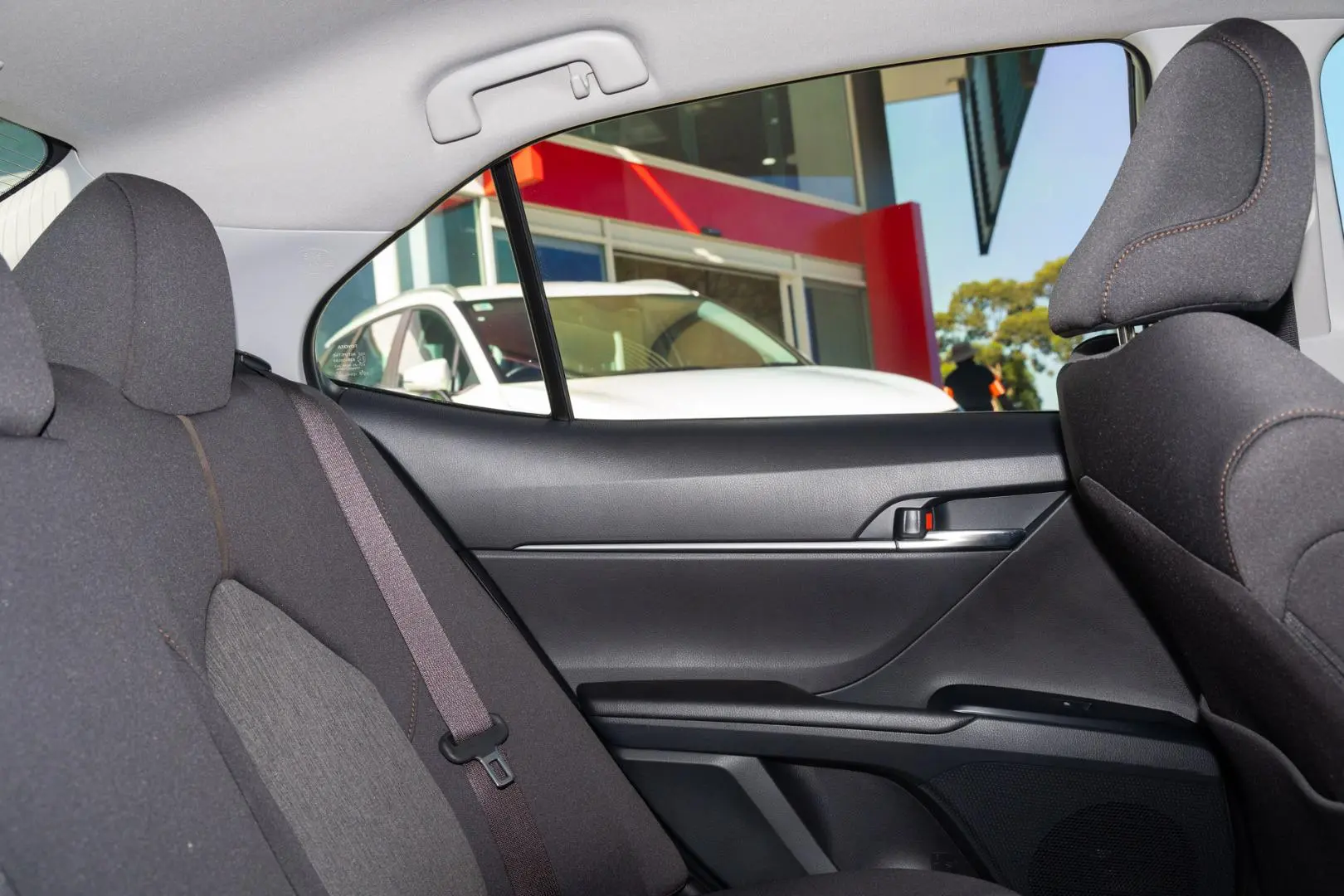 2019 Toyota Camry Gallery Image 9