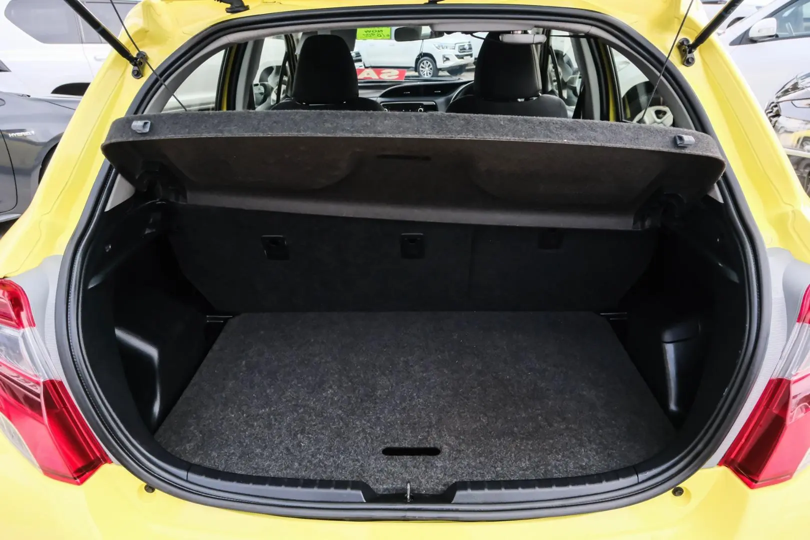 2016 Toyota Yaris Gallery Image 18