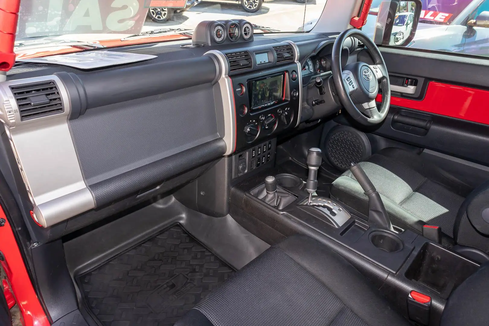 2015 Toyota FJ Cruiser Gallery Image 8