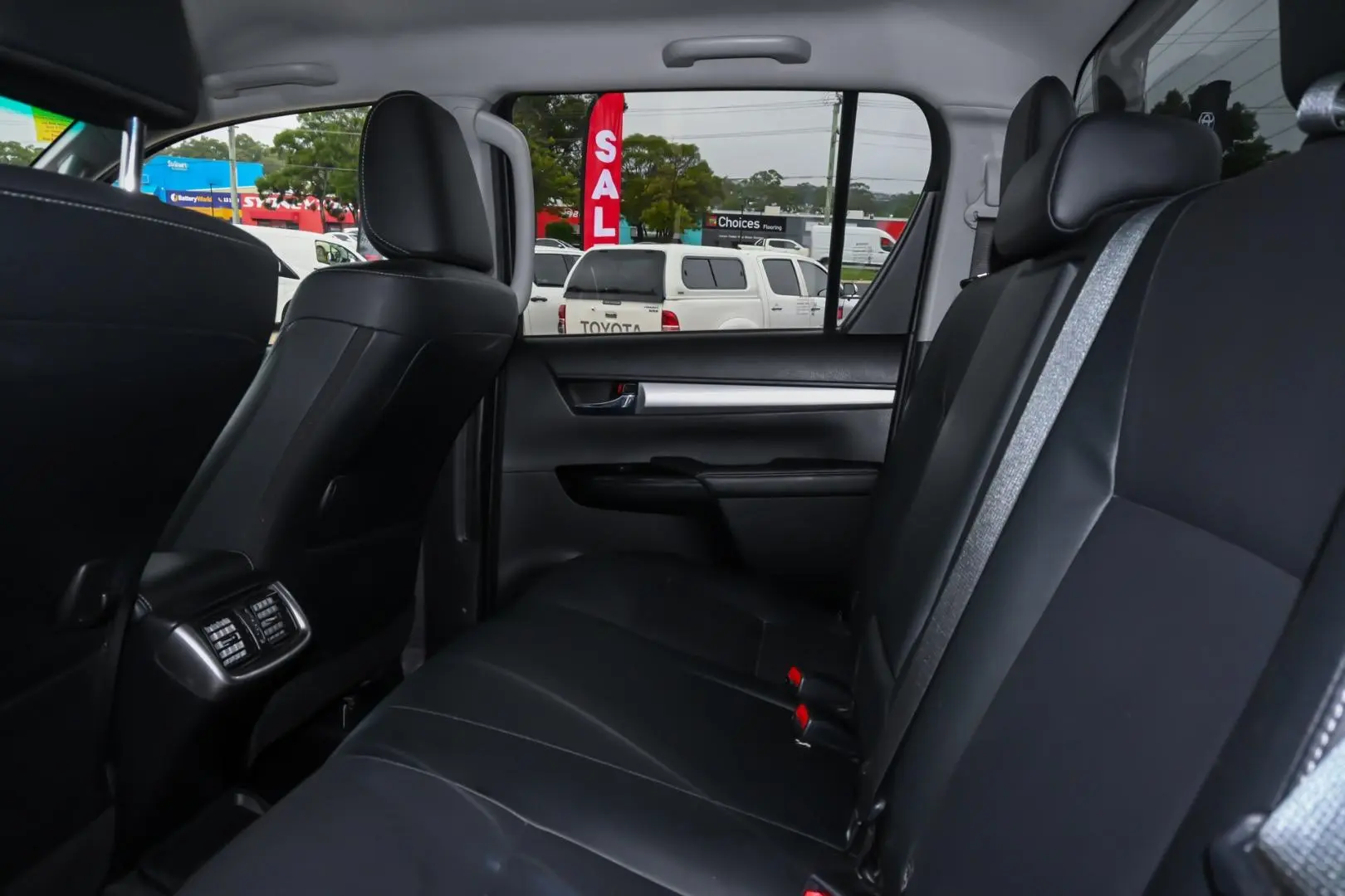 2022 Toyota Hilux Gallery Image 9