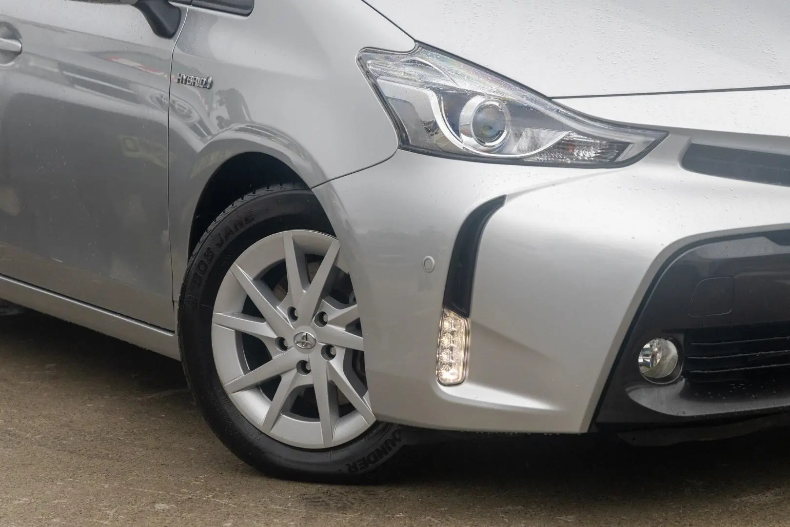2016 Toyota Prius V Gallery Image 6