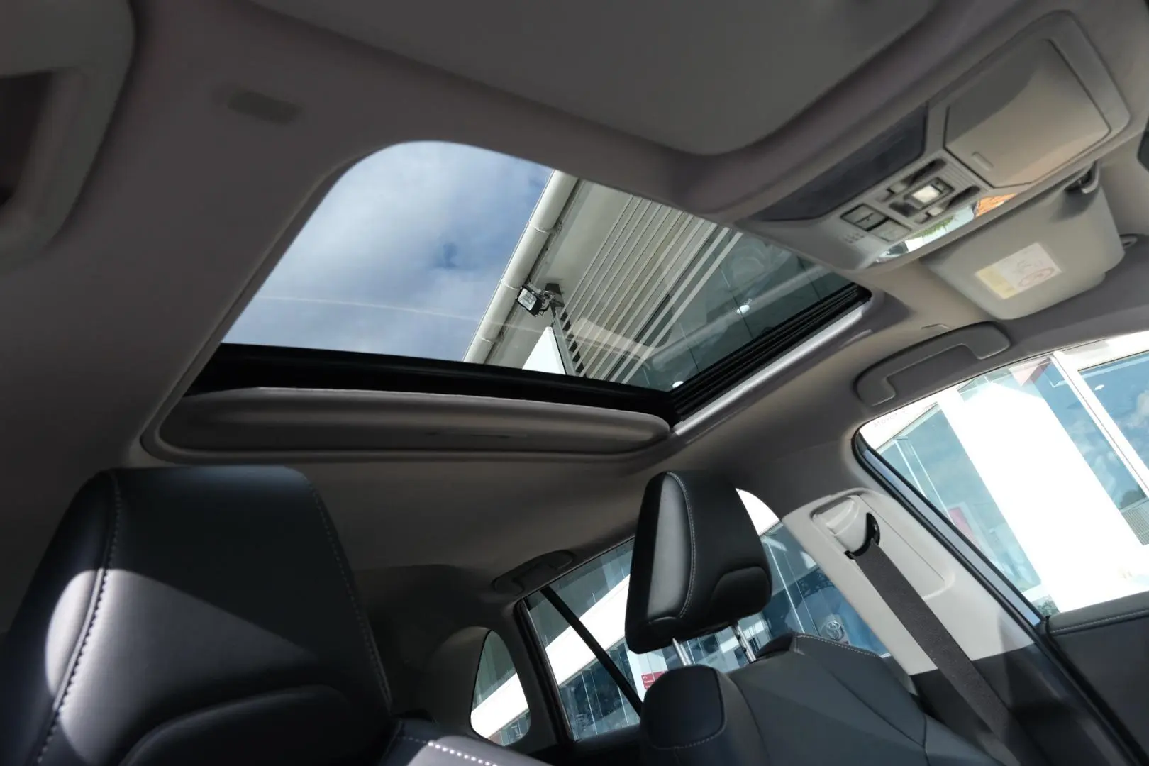 2025 Toyota RAV4 Gallery Image 16