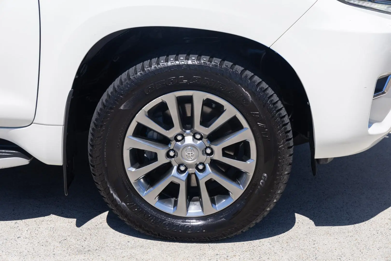 2018 Toyota Landcruiser Prado Gallery Image 21