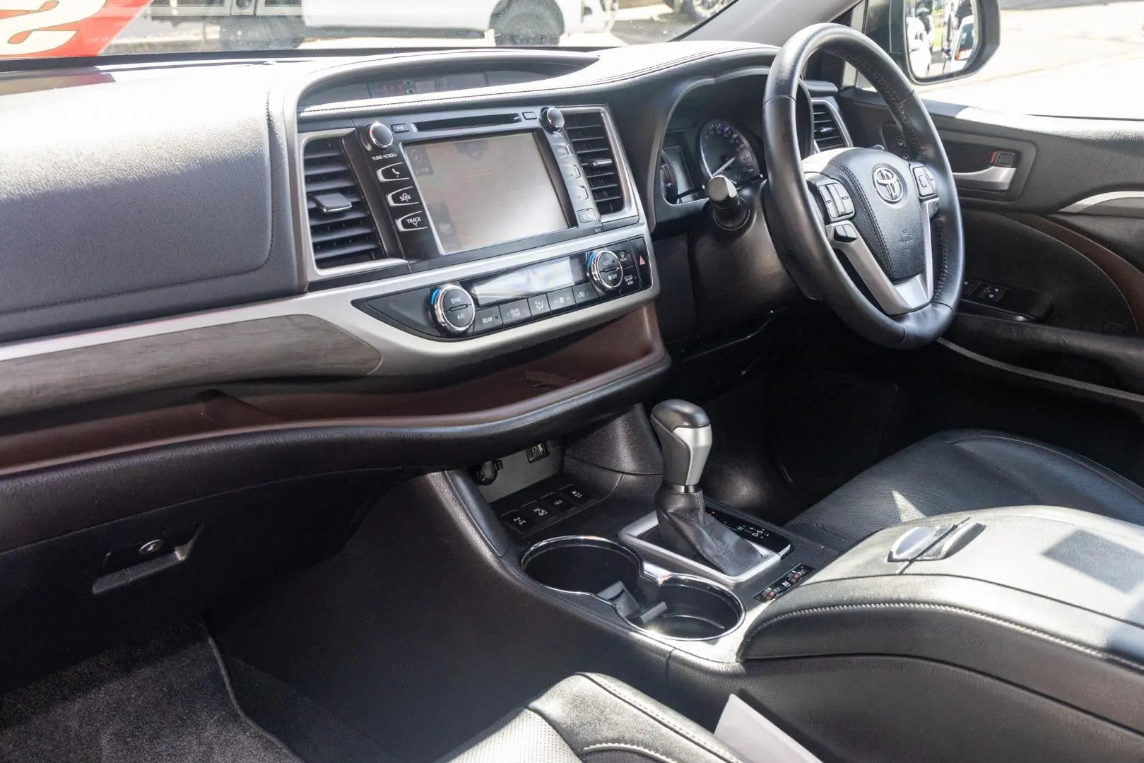 2017 Toyota Kluger Gallery Image 8