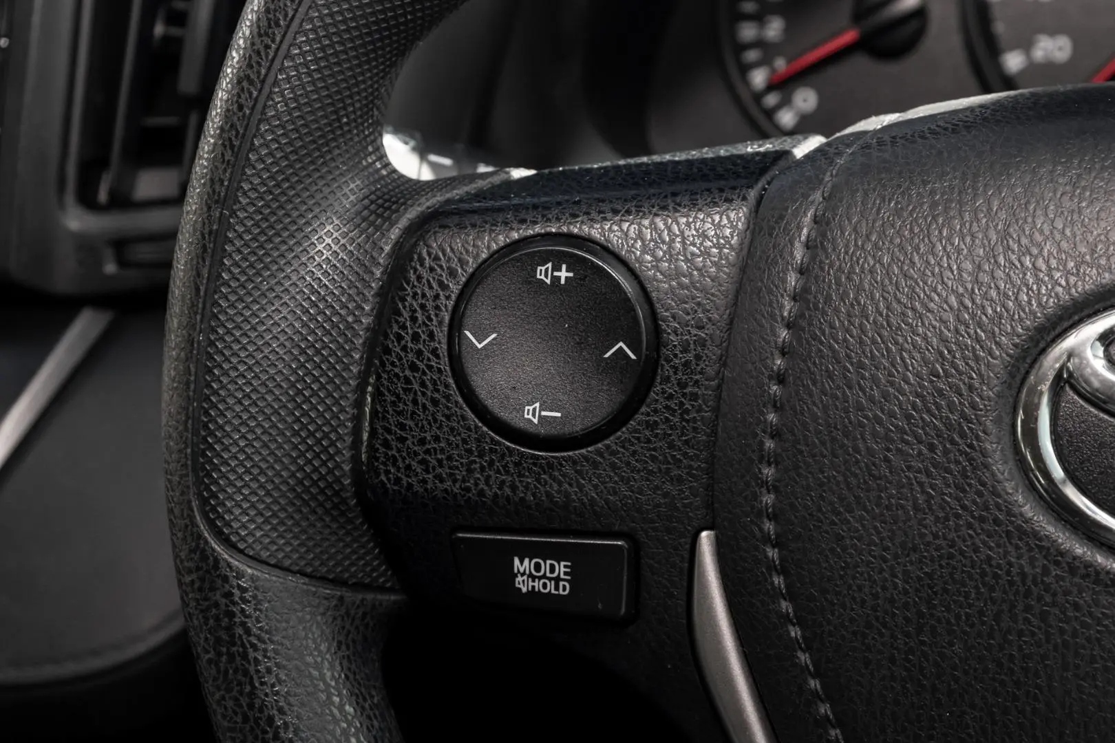 2016 Toyota RAV4 Gallery Image 11