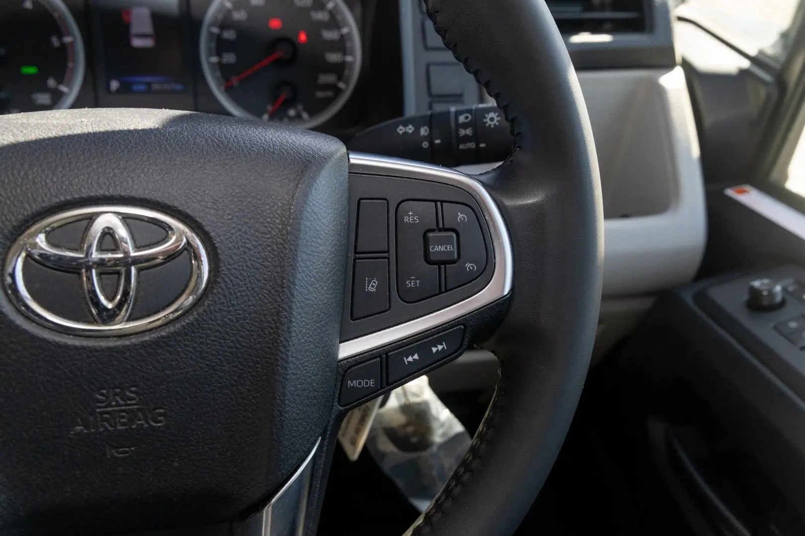2022 Toyota Hiace Gallery Image 12