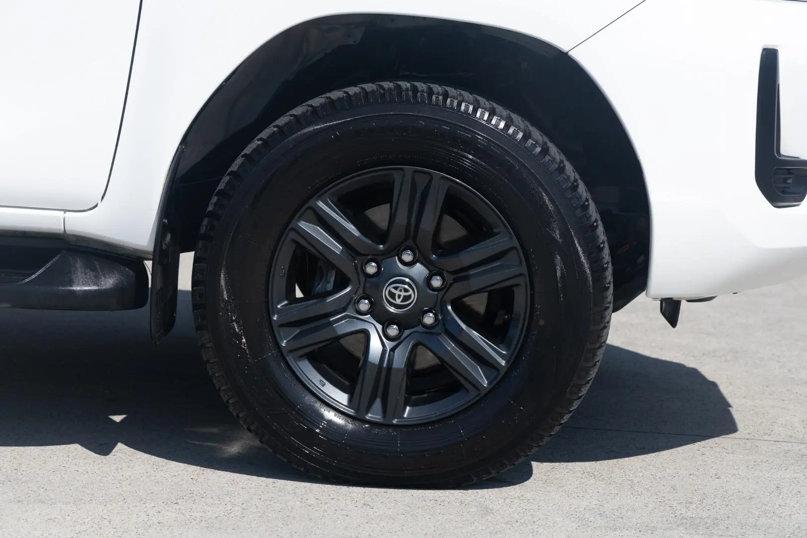 2024 Toyota Hilux Gallery Image 23