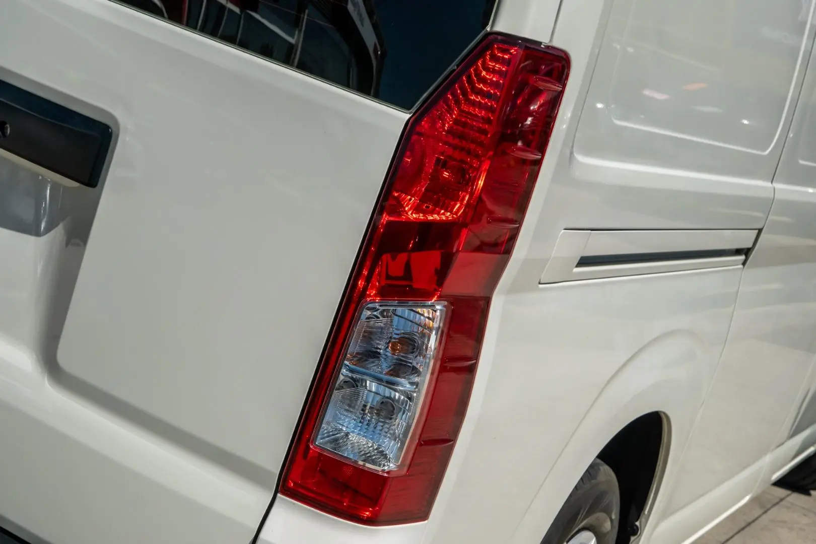 2020 Toyota Hiace Gallery Image 18