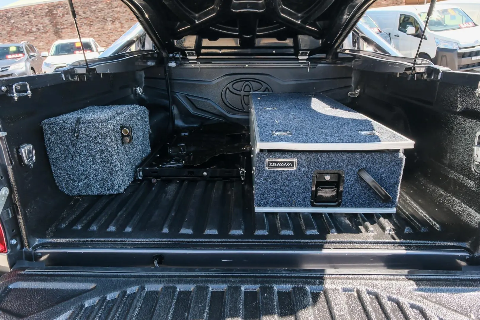 2016 Toyota Hilux Gallery Image 18