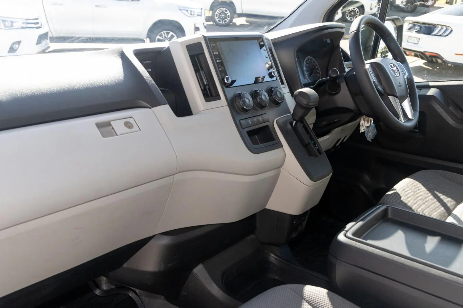 2022 Toyota Hiace Gallery Image 8