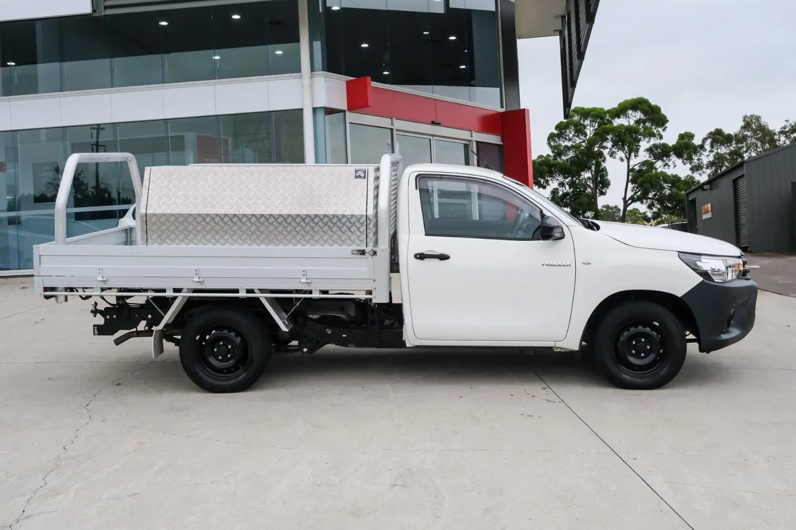 2020 Toyota Hilux Gallery Image 3