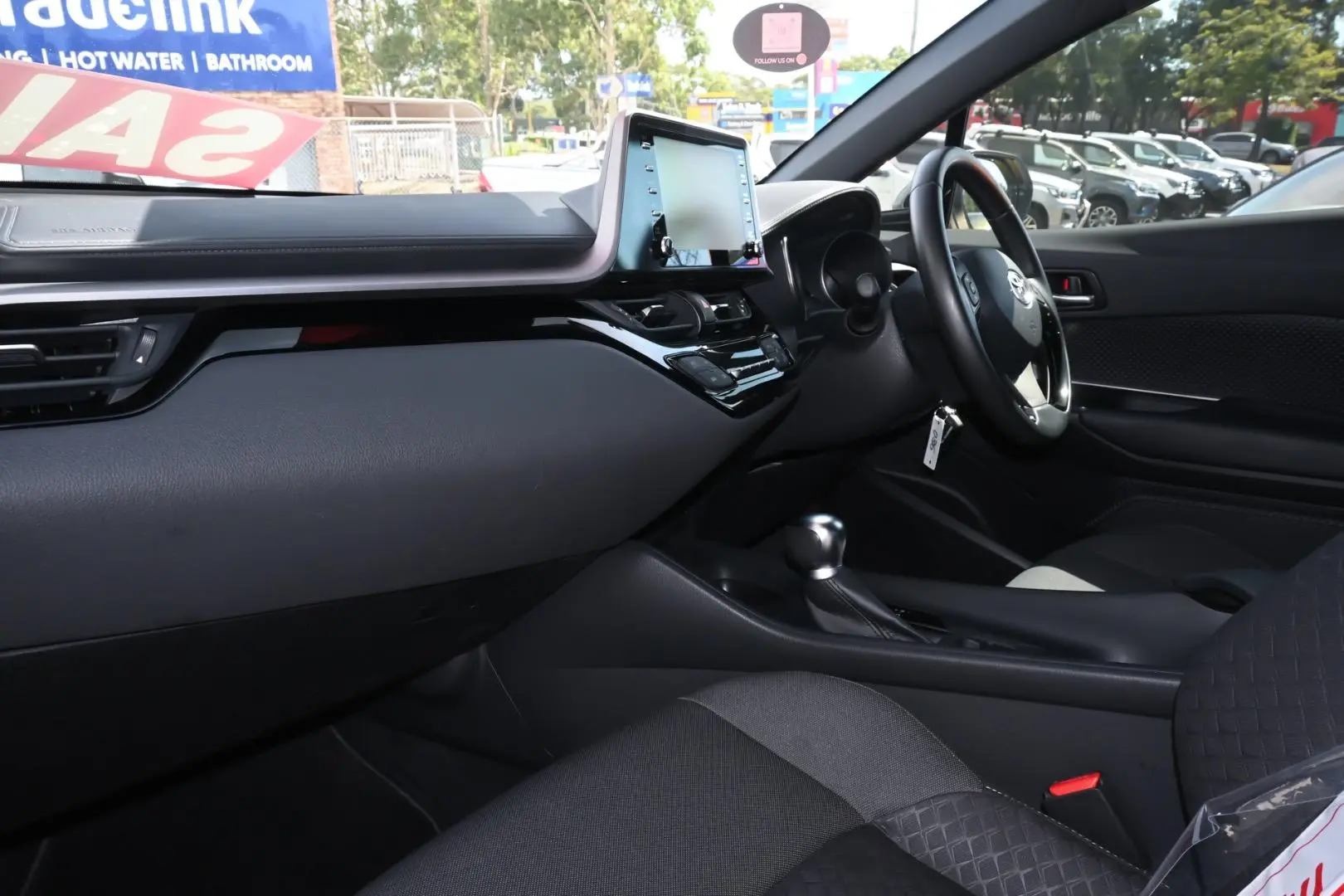 2020 Toyota C-HR Gallery Image 8