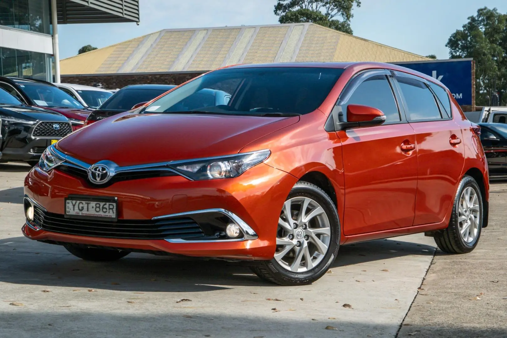 2018 Toyota Corolla Gallery Image 2