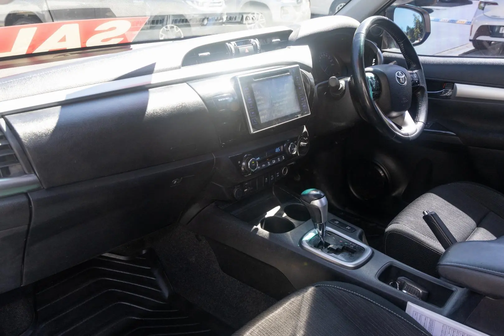 2018 Toyota Hilux Gallery Image 8