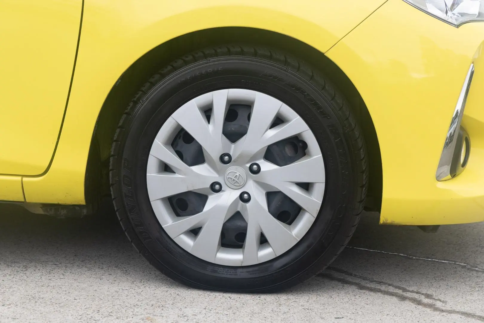 2017 Toyota Yaris Gallery Image 22