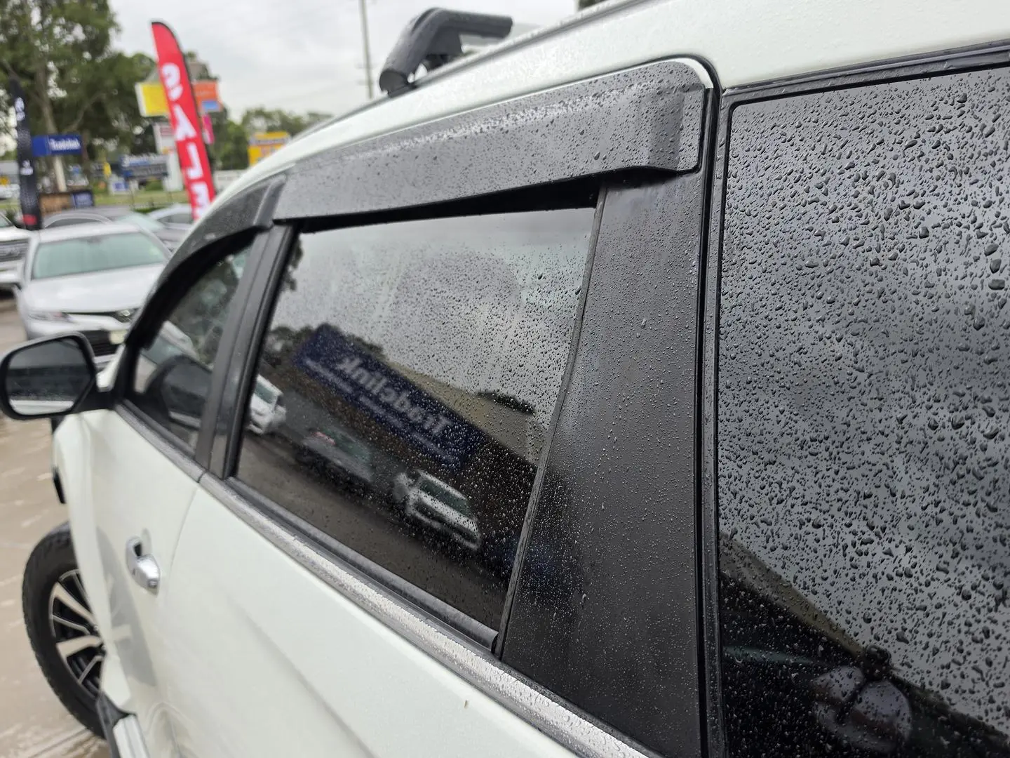 2017 Mitsubishi Pajero Sport Gallery Image 17