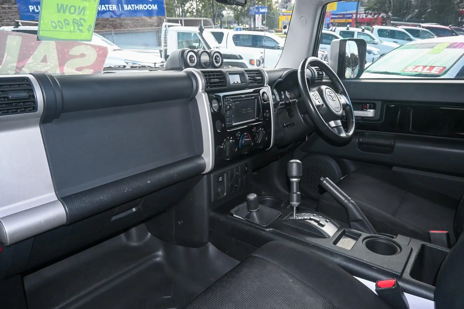 2013 Toyota FJ Cruiser Gallery Image 8