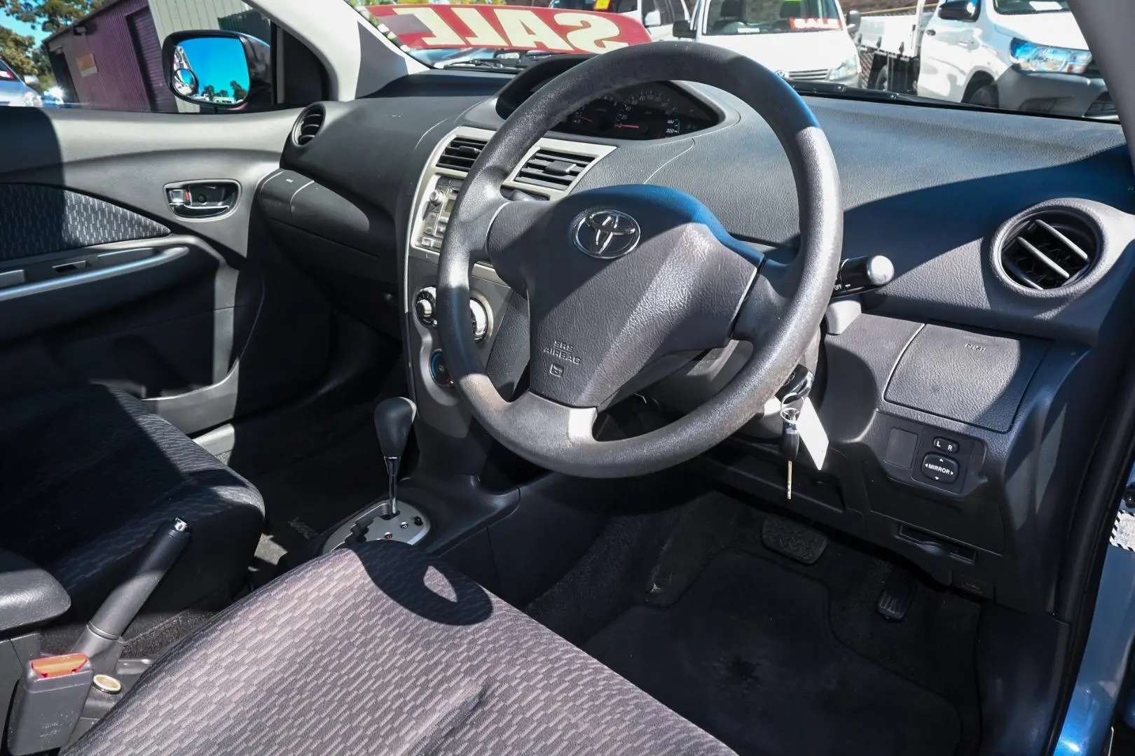 2010 Toyota Yaris Gallery Image 7