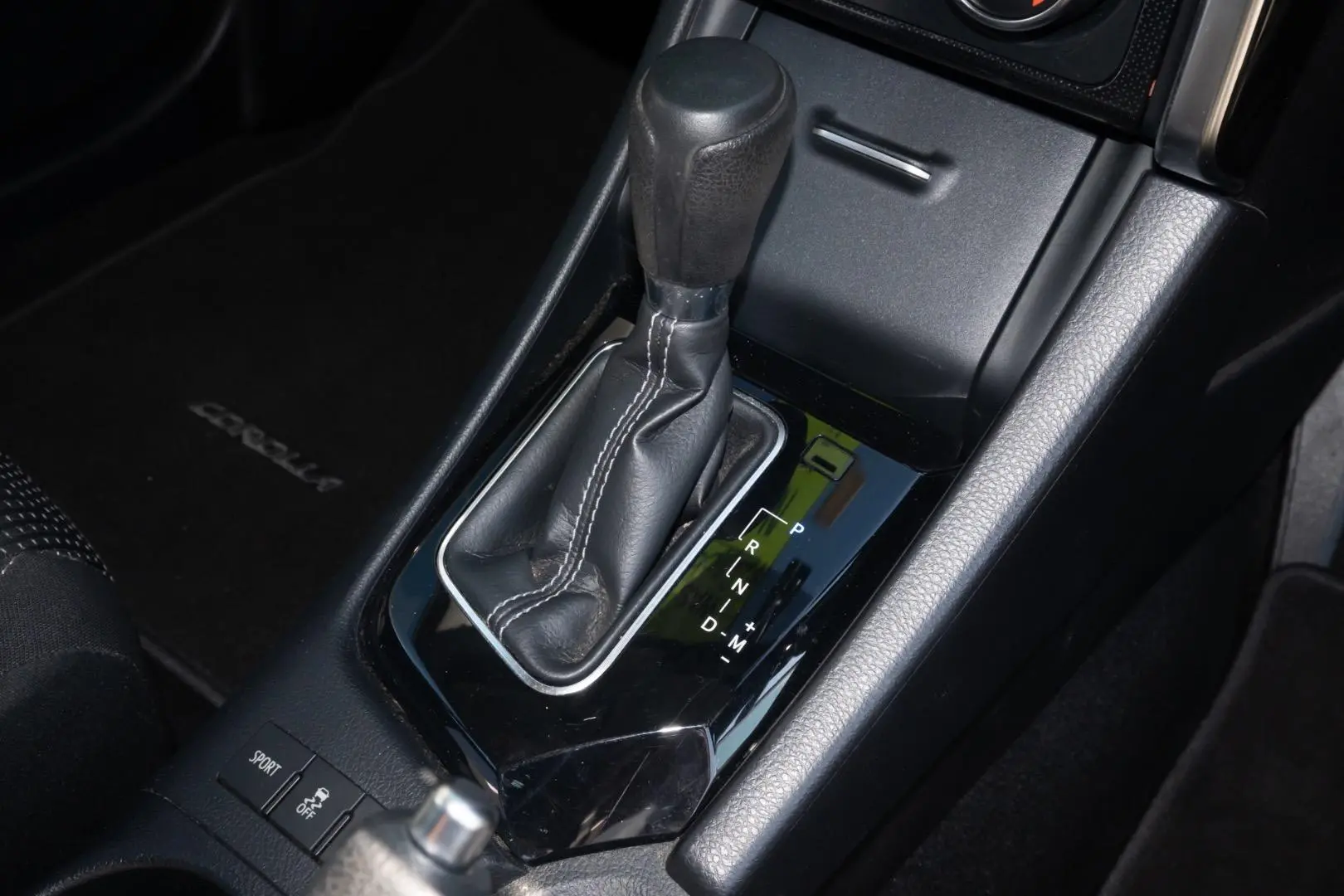 2015 Toyota Corolla Gallery Image 11