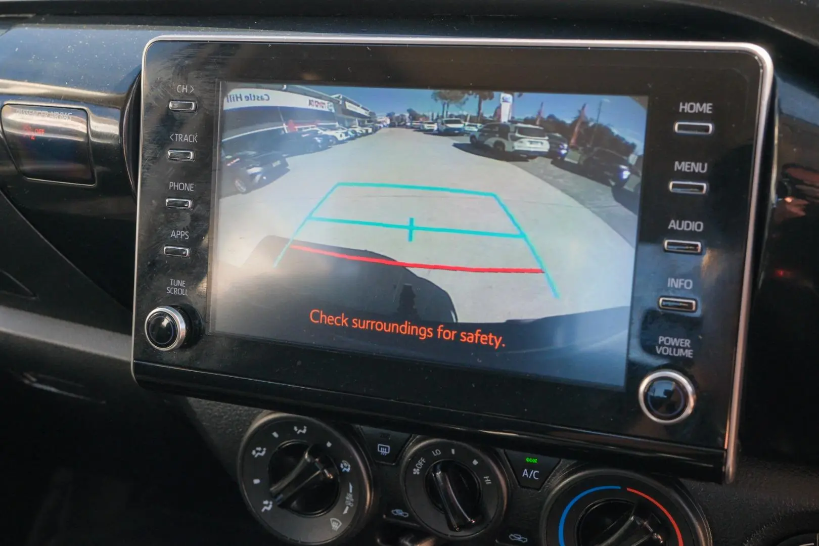 2022 Toyota Hilux Gallery Image 11