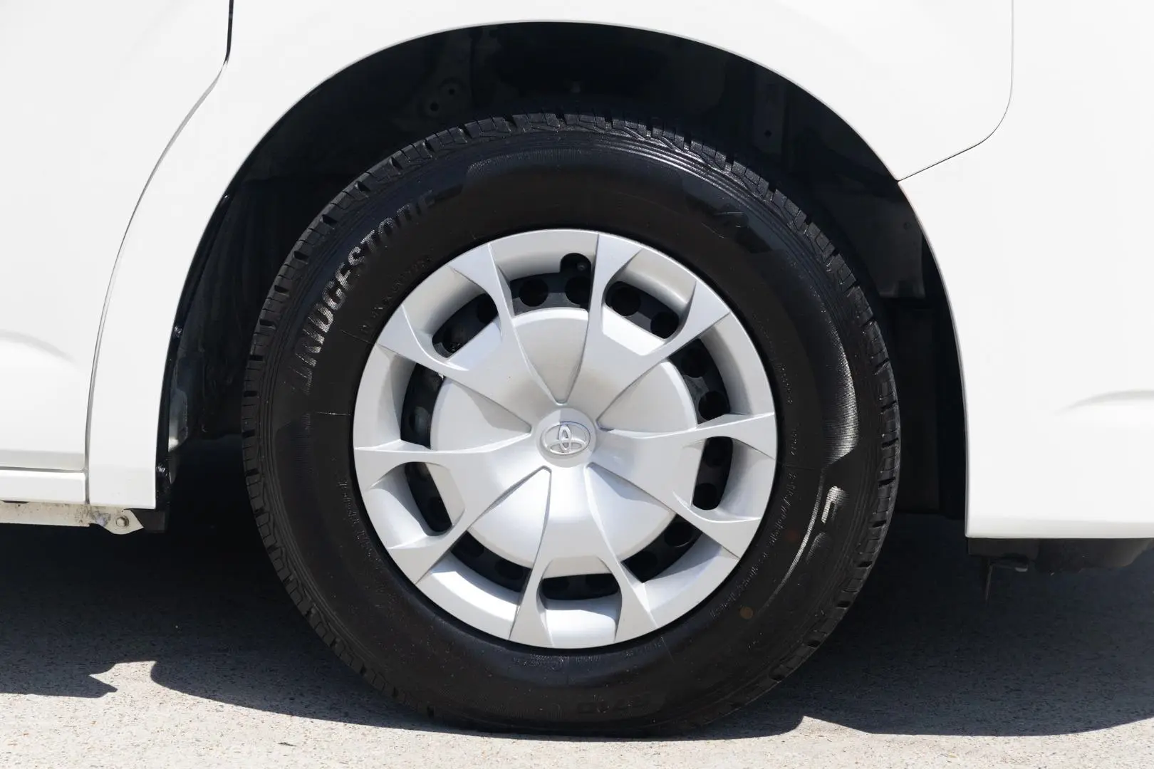 2023 Toyota Hiace Gallery Image 22