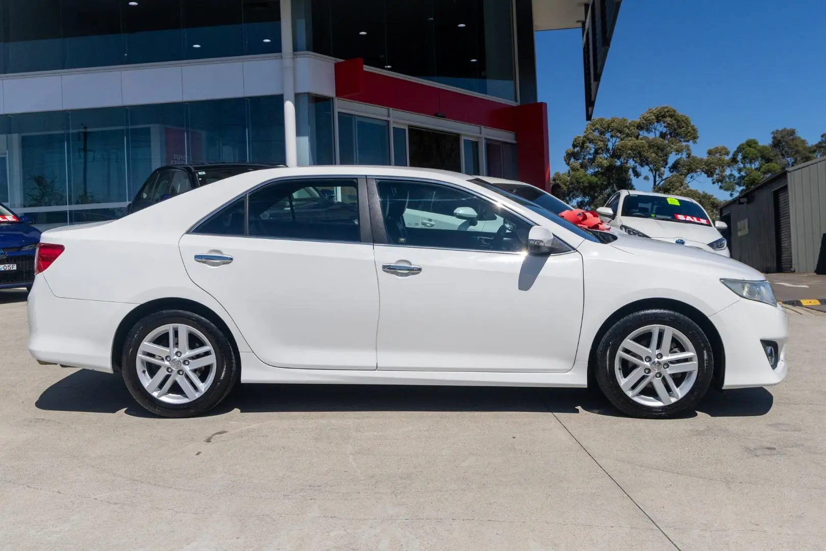 2014 Toyota Camry Gallery Image 3