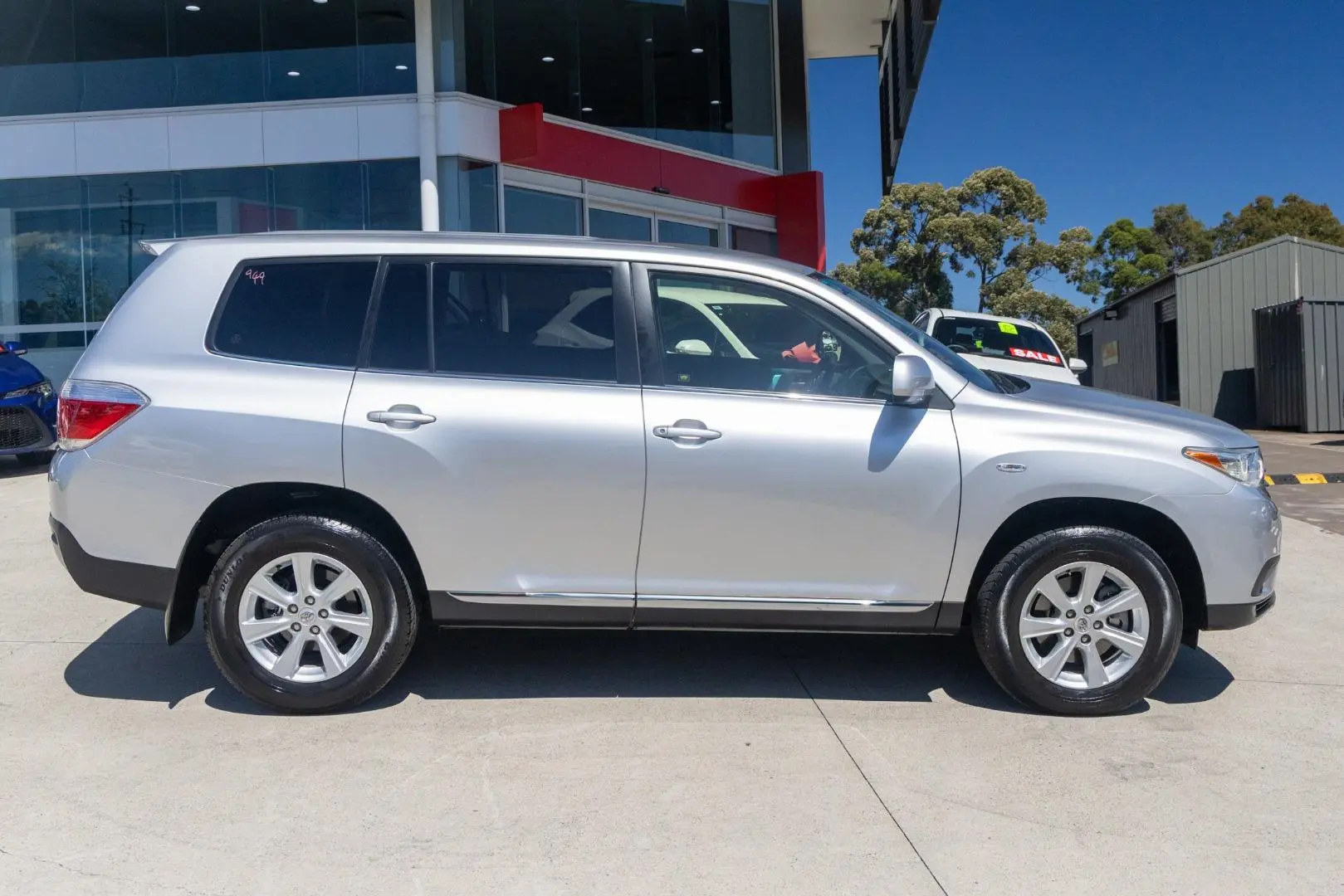 2012 Toyota Kluger Gallery Image 3