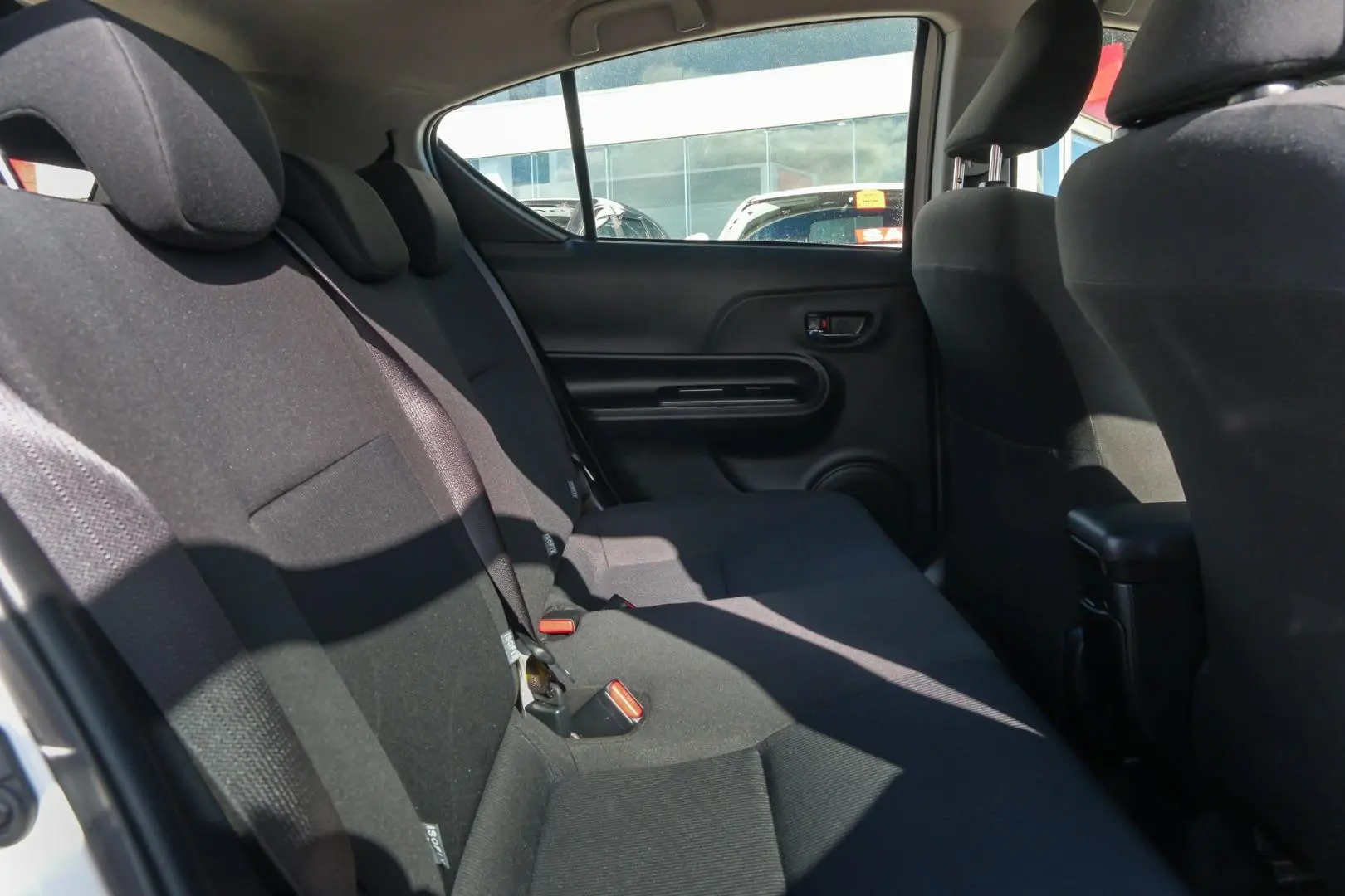 2016 Toyota Prius C Gallery Image 9