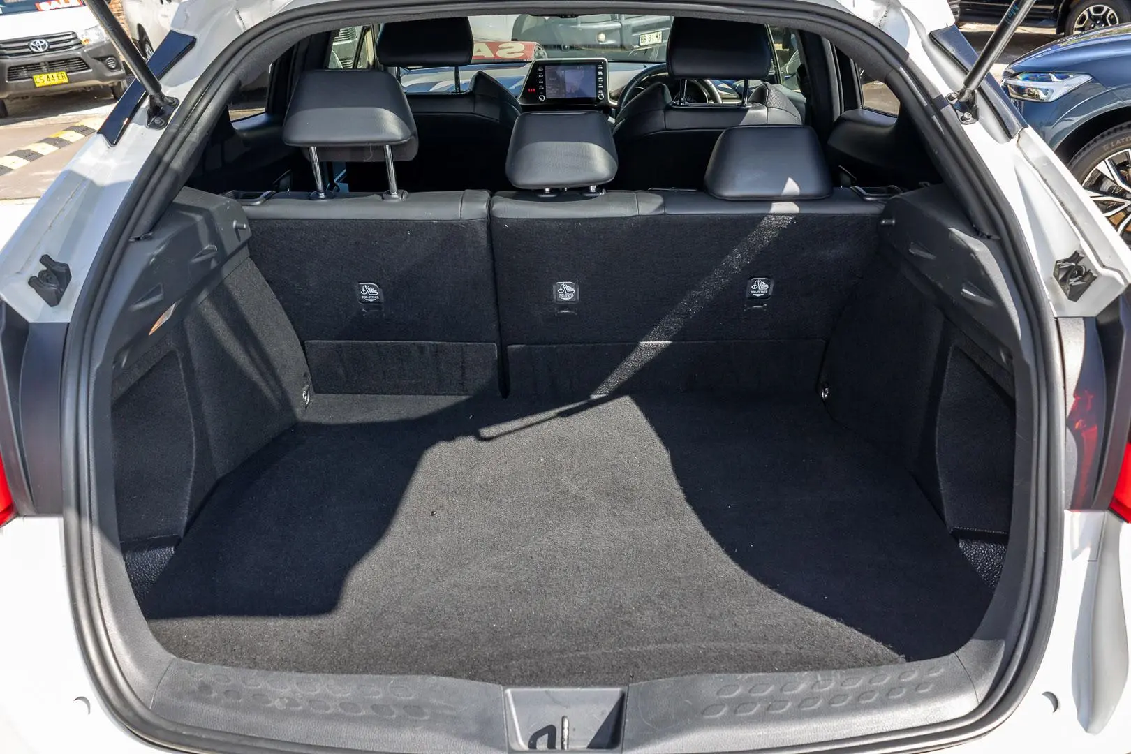 2023 Toyota C-HR Gallery Image 12