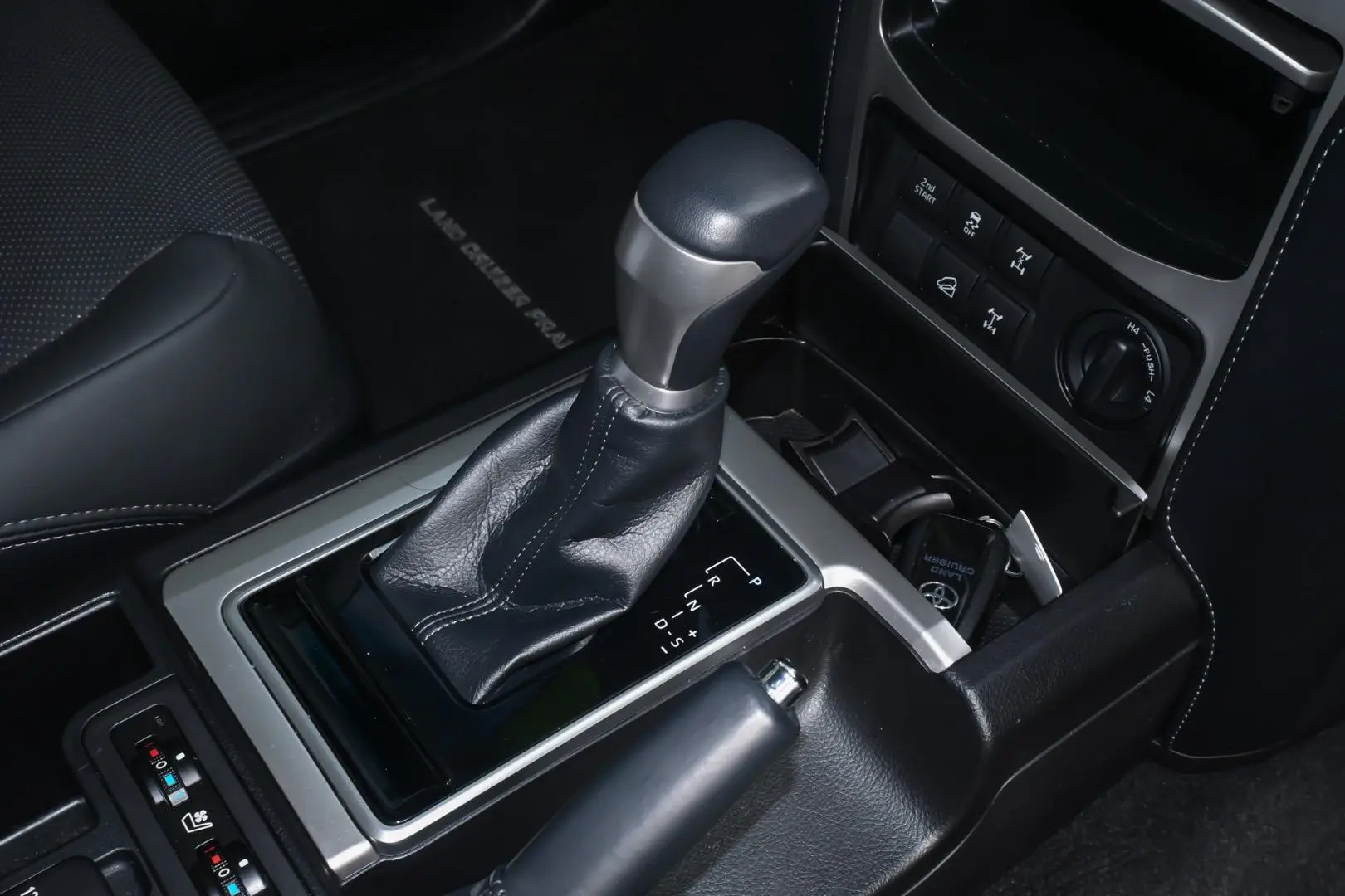 2023 Toyota Landcruiser Prado Gallery Image 14