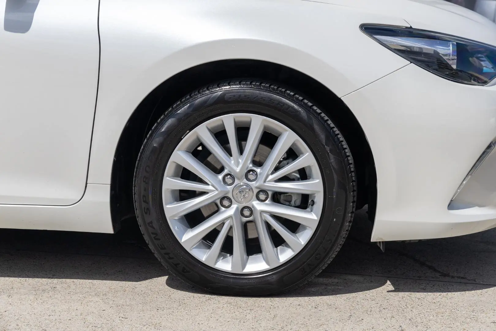 2016 Toyota Camry Gallery Image 23